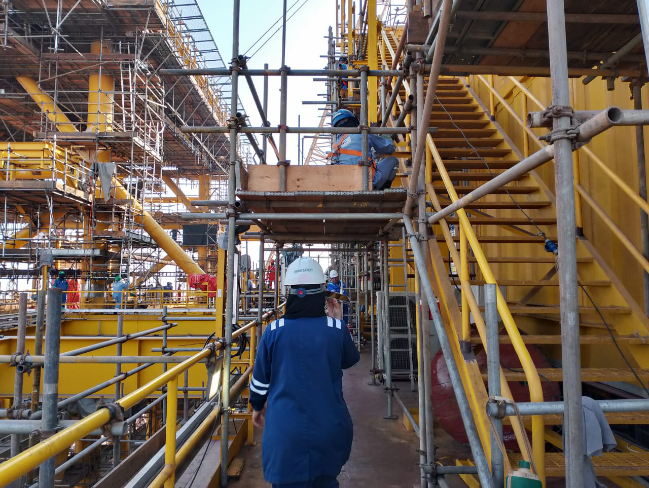 How Smart Factory Technologies Are Transforming Modern Manufacturing Through IoT, Digital Twins, and Data Analytics