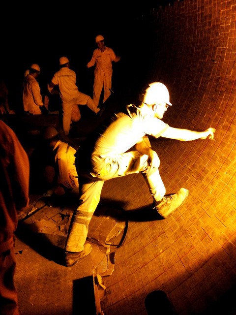 Refractory Technology & Applications in Steel Making Plants 